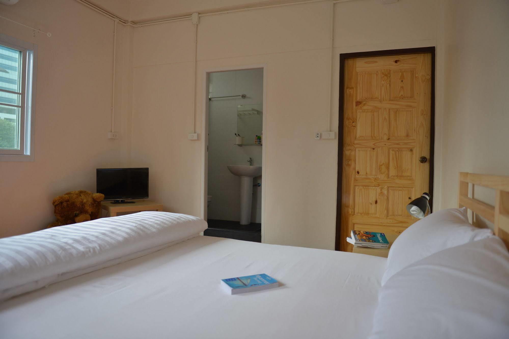 Panpan Hostel Бангкок Екстер'єр фото